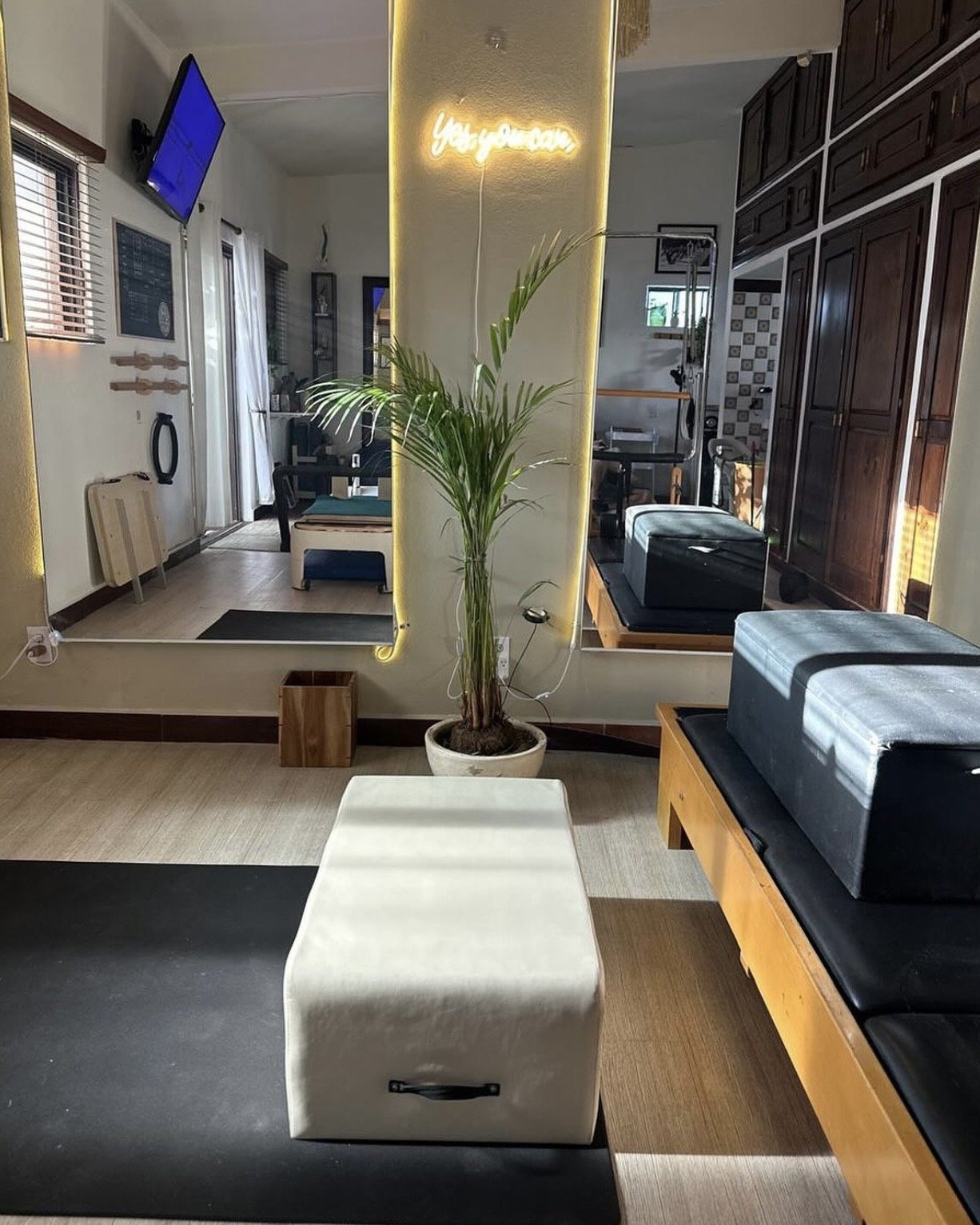 Área de descanso de Moving Well Pilates Studio